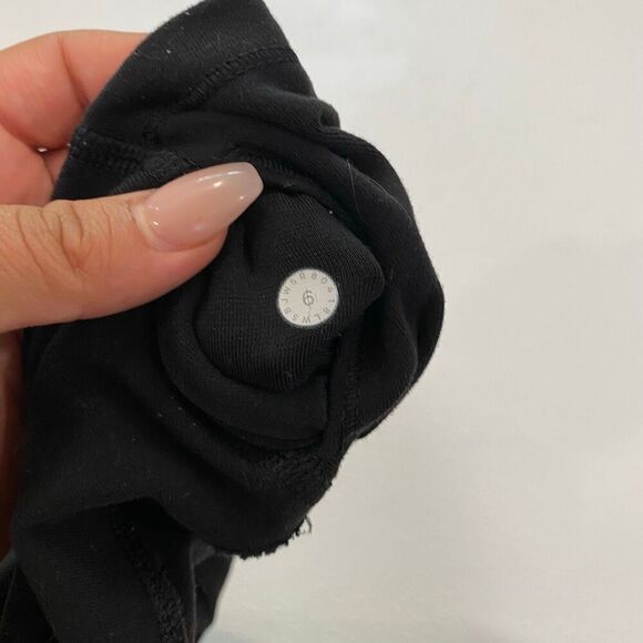 Lululemon Black High Rise Leggings Size 6 | Yoga Pants Athleisure Activewear - Picture 4 of 4